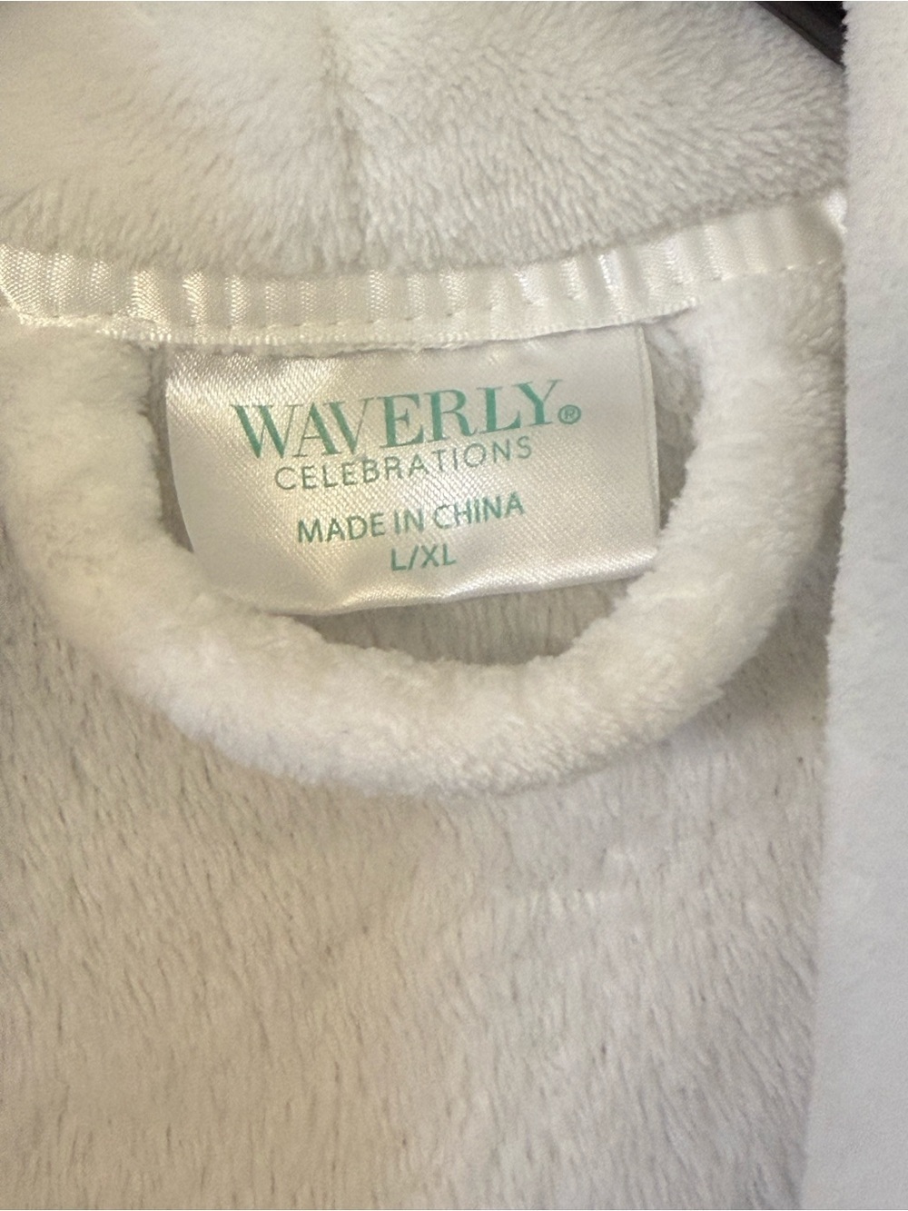 Waverly Celebrations Plush White Robe L/XL Soft Spa Cozy Lounge Bathrobe - Picture 3 of 4